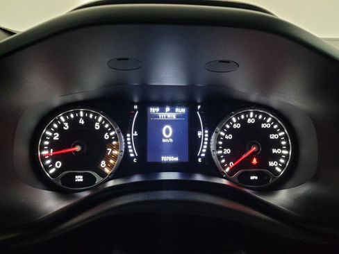 Used 2020 Jeep Renegade Latitude FWD image 23
