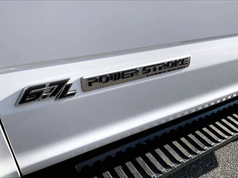 Used 2021 Ford F250 XLT w/ FX4 Off-Road Package image 10