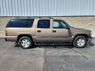 Used 2004 Chevrolet Suburban LS image 1