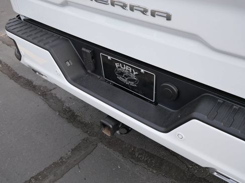 Used 2025 GMC Sierra 1500 AT4 w/ Technology Package AWD/4WD image 12