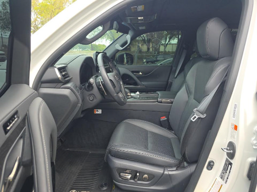 Used 2025 Lexus LX 700h Luxury w/ Appearance Package AWD/4WD image 4