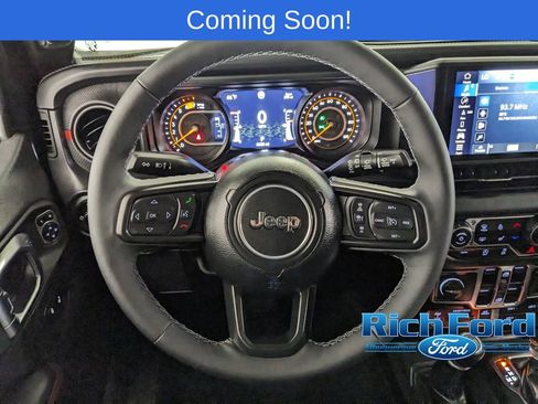 Used 2025 Jeep Wrangler Unlimited Rubicon AWD/4WD image 10