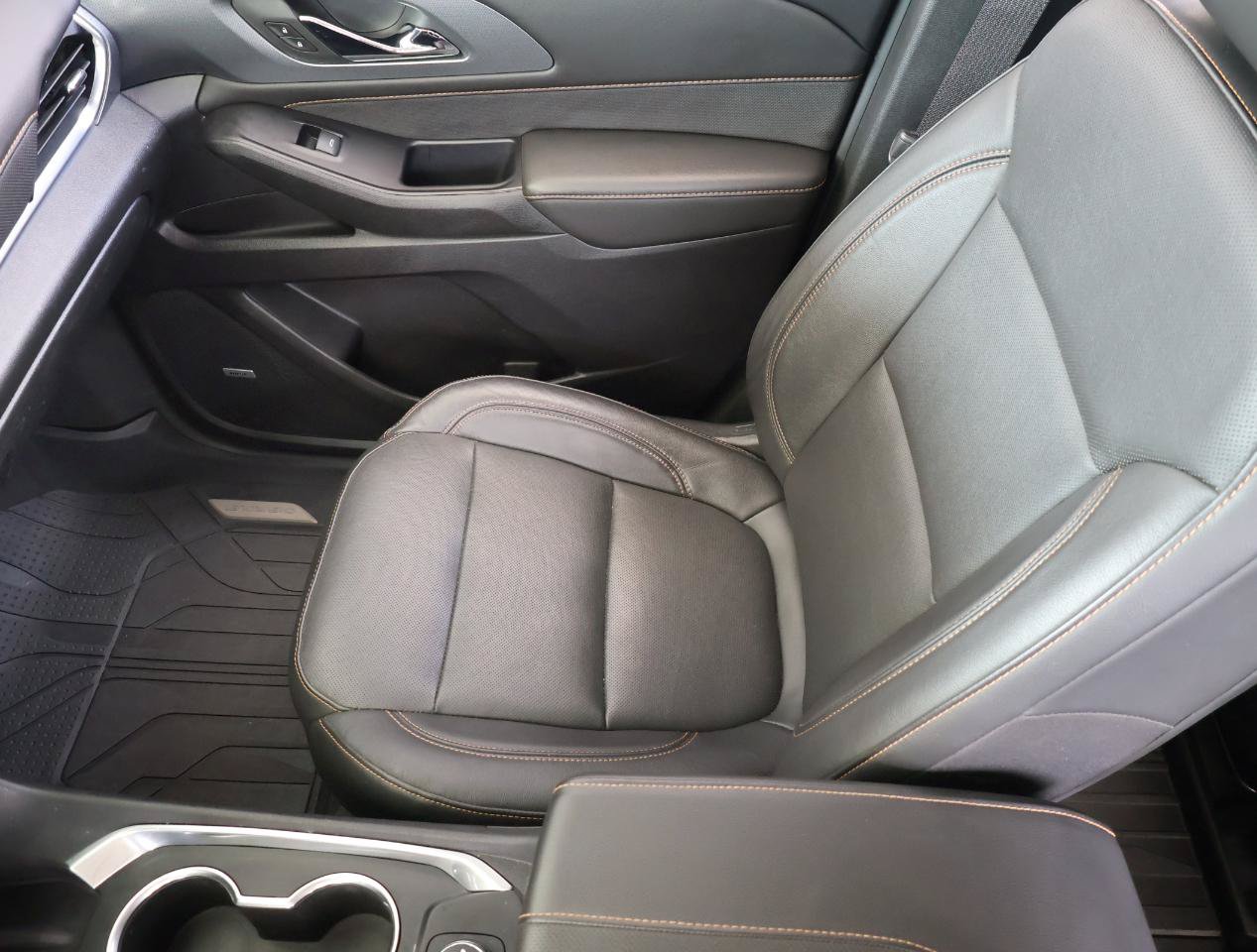 Used 2020 Chevrolet Traverse Premier w/ Redline Edition FWD image 19