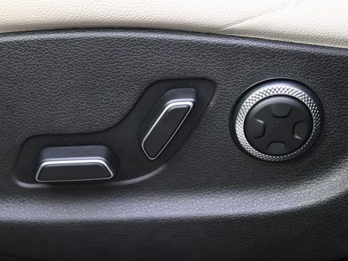 Used 2025 Genesis GV70 2.5T Select w/ Advanced Package image 14