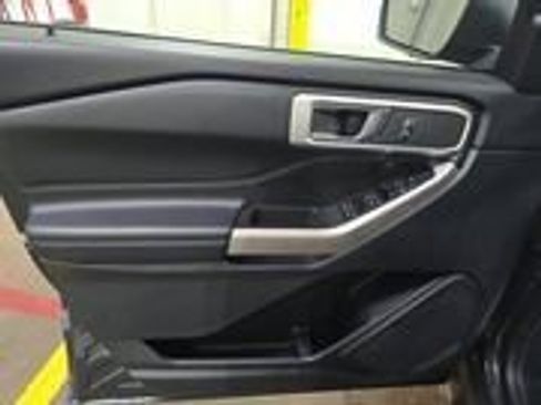 Used 2022 Ford Explorer XLT w/ Equipment Group 202A image 11