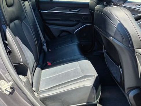 Used 2024 Jeep Grand Cherokee Overland AWD/4WD image 13