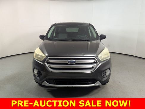 Used 2017 Ford Escape SE image 2