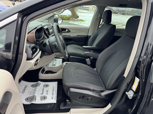 Used 2018 Chrysler Pacifica LX image 19