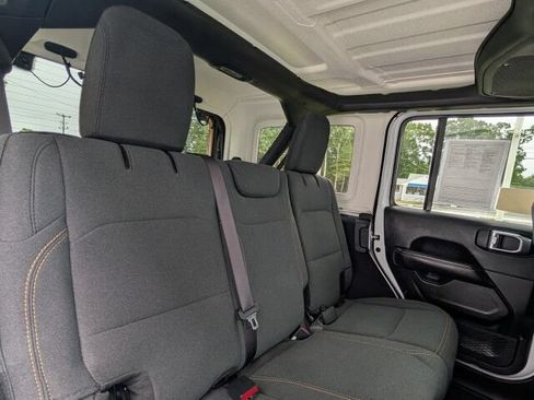 Used 2025 Jeep Wrangler Unlimited Sahara AWD/4WD image 20