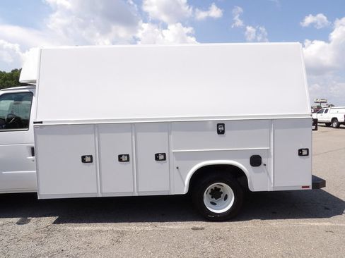 Used 2024 Ford E-350 and Econoline 350 Super Duty w/ Driver's Safety Package RWD image 32