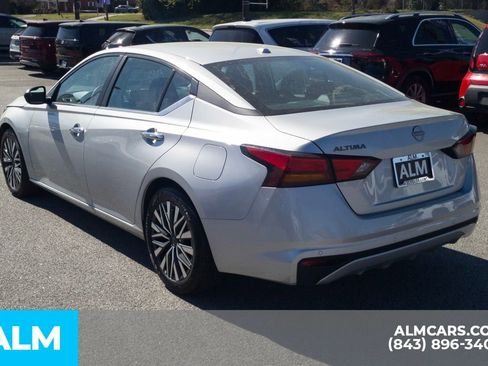 Used 2025 Nissan Altima 2.5 SV image 9