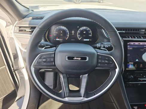 Used 2024 Jeep Grand Cherokee Limited w/ Luxury Tech Group II image 21