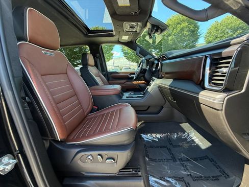 Used 2024 GMC Sierra 2500 Denali Ultimate w/ Max Trailering Package AWD/4WD image 29
