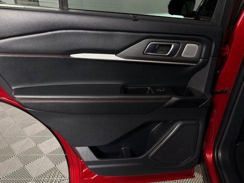 Used 2025 Ford Explorer ST image 21