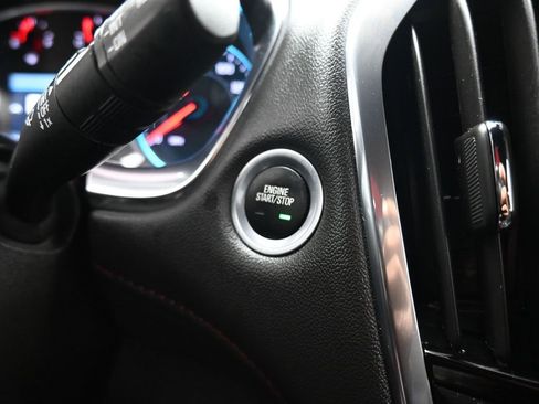 Used 2023 Chevrolet Traverse RS image 33