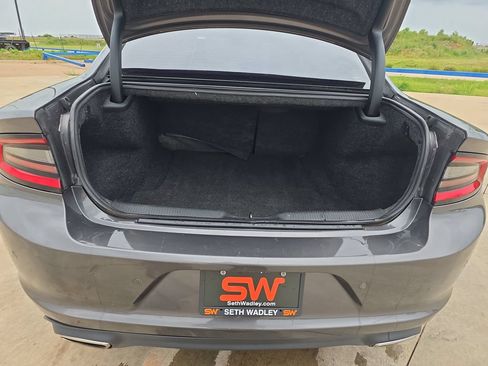Used 2018 Dodge Charger SXT w/ Blacktop Package RWD image 12