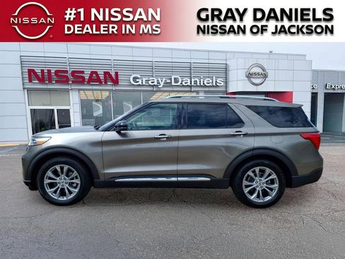 Used 2021 Ford Explorer Limited w/ Equipment Group 301A RWD image 4