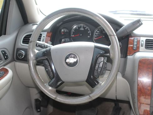 Used 2007 Chevrolet Tahoe LTZ w/ LTZ Preferred Equipment Group RWD image 12