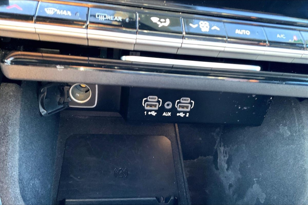 Used 2024 Jeep Wagoneer L Series II RWD image 31