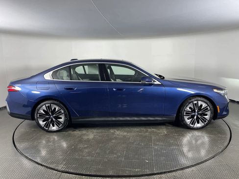 Certified 2024 BMW i5 eDrive40i w/ Premium Package image 6