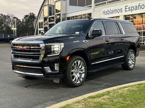 Used 2022 GMC Yukon XL SLT w/ SLT Premium Package image 5