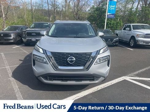 Used 2021 Nissan Rogue SV w/ Premium Package image 2