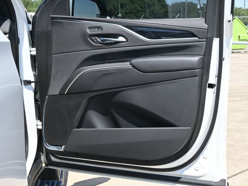 Used 2023 Cadillac Escalade ESV Sport w/ LPO, ONYX Package AWD/4WD image 27