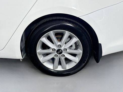 Used 2017 Kia Forte S FWD image 36