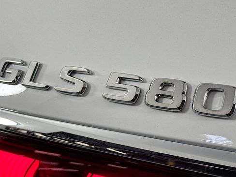 New 2026 Mercedes-Benz GLS 580 4MATIC image 9