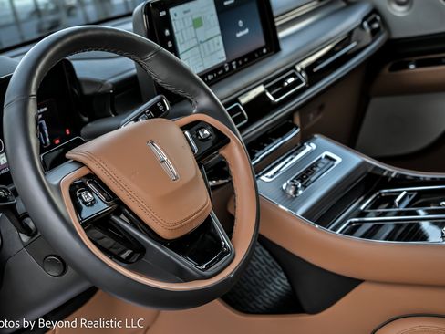 Used 2025 Lincoln Aviator Black Label w/ Jet Appearance Package image 31