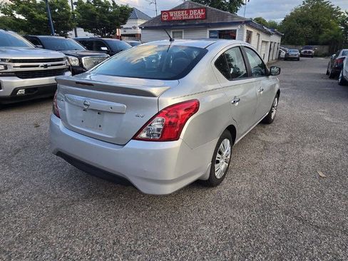 Used 2017 Nissan Versa SV FWD image 4