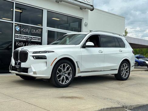 Certified 2025 BMW X7 xDrive40i w/ Executive Package AWD/4WD image 4