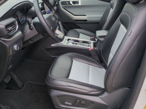 Certified 2022 Ford Explorer XLT w/ Equipment Group 202A image 17