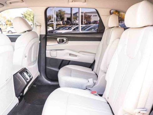 Certified 2023 Kia Sorento EX FWD image 18