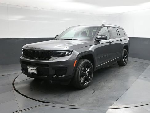 New 2025 Jeep Grand Cherokee L Altitude image 30