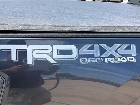 Used 2020 Toyota Tacoma TRD Off-Road w/ Technology Package AWD/4WD image 32