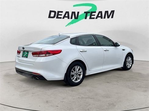 Used 2017 Kia Optima LX image 8