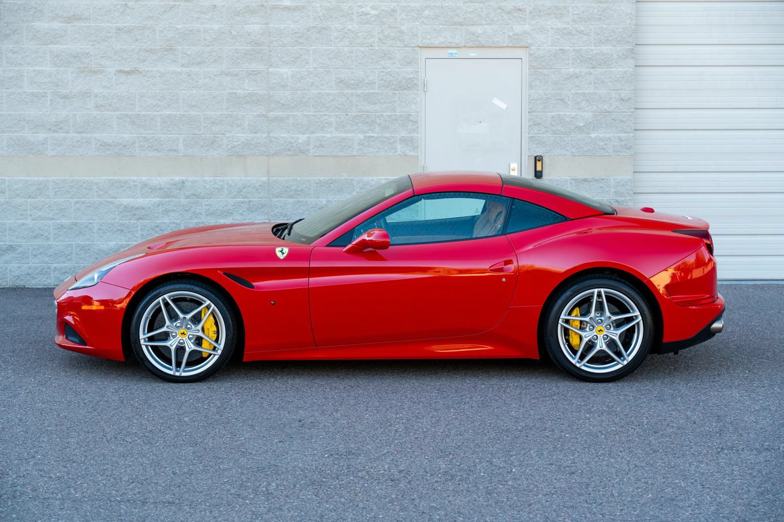 Used 2015 Ferrari California T RWD image 22