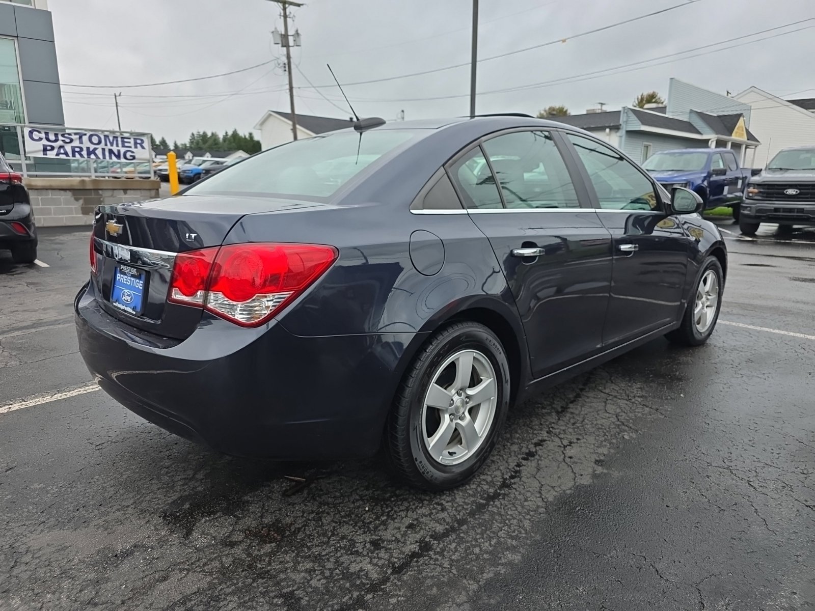 Used 2016 Chevrolet Cruze LT w/ Sun And Sound Package FWD image 3