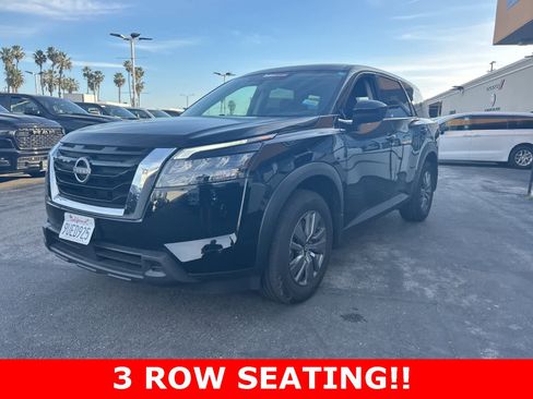 Used 2025 Nissan Pathfinder S image 1