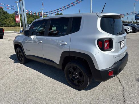 Used 2020 Jeep Renegade Sport image 3