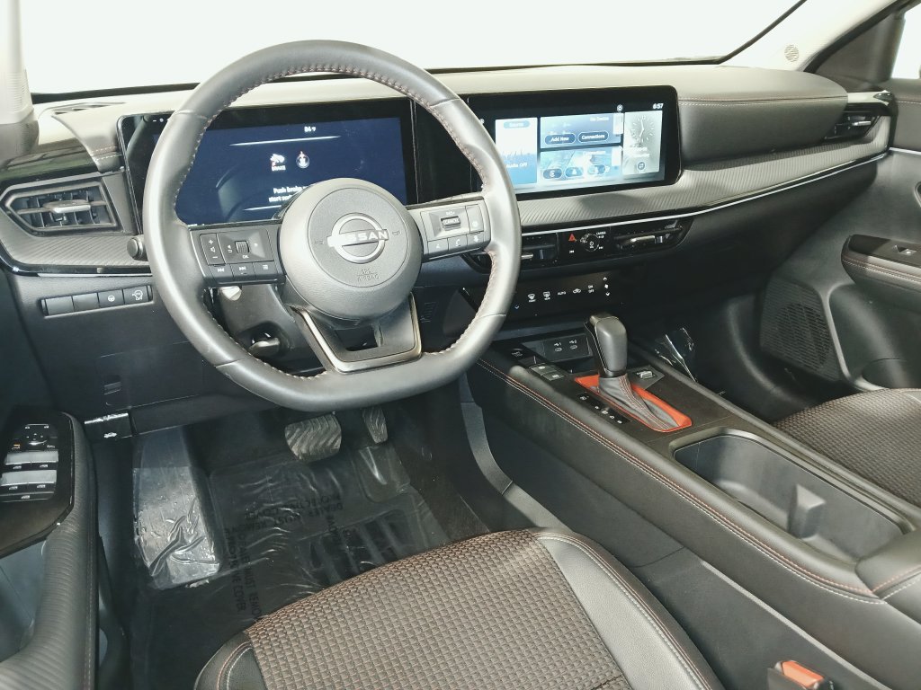 Used 2025 Nissan Kicks SR FWD image 9