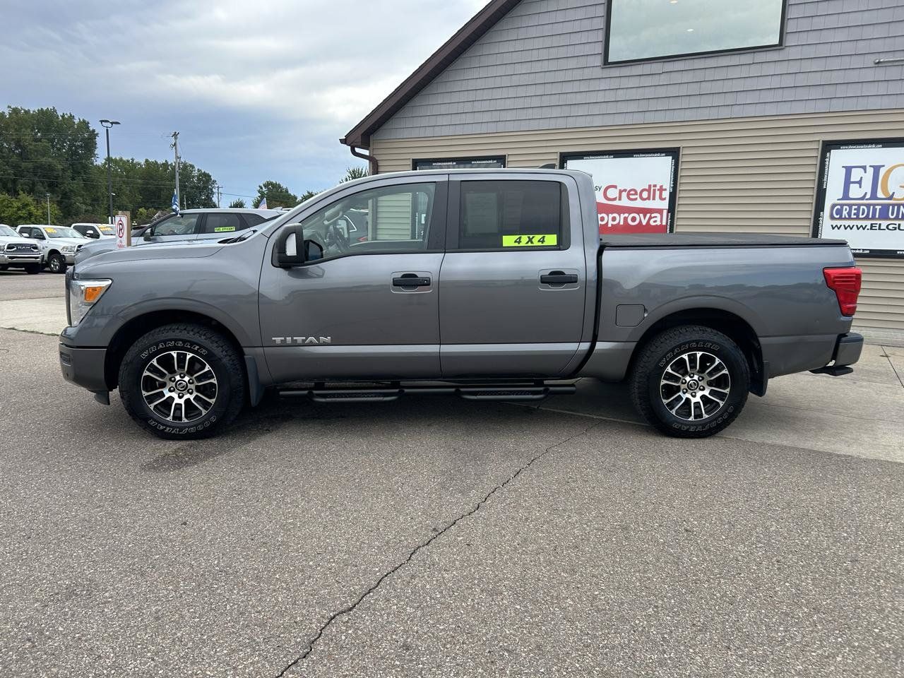 Used 2022 Nissan Titan SV w/ SV Convenience Package AWD/4WD image 8