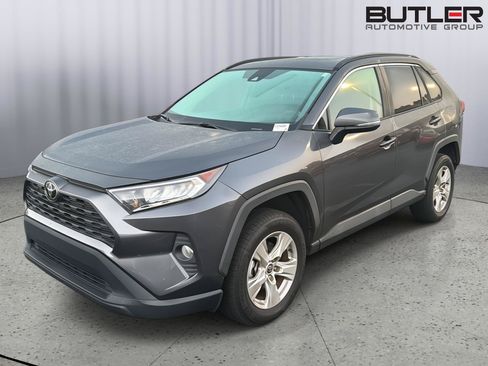 Used 2021 Toyota RAV4 XLE w/ Convenience Package FWD image 1