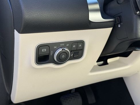 Certified 2025 Mercedes-Benz GLB 250 250 4MATIC image 25