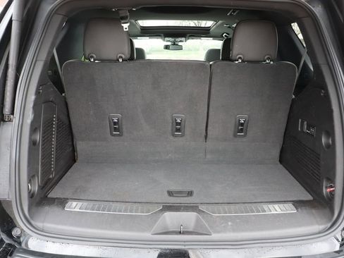 Used 2022 Chevrolet Tahoe Z71 w/ Luxury Package image 40