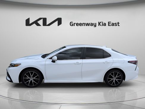 Used 2024 Toyota Camry SE w/ Convenience Package FWD image 8