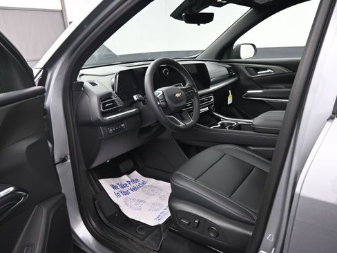 New 2026 Chevrolet Traverse LT w/ Driver Confidence Package AWD/4WD image 9