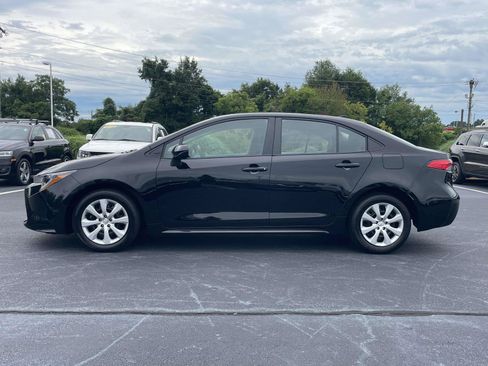 Used 2025 Toyota Corolla LE FWD image 4