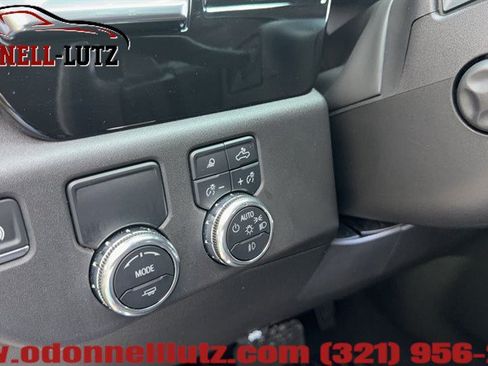 Used 2025 GMC Sierra 1500 SLT w/ SLT Premium Package RWD image 13